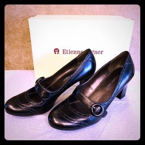Etienne Aigner pumps